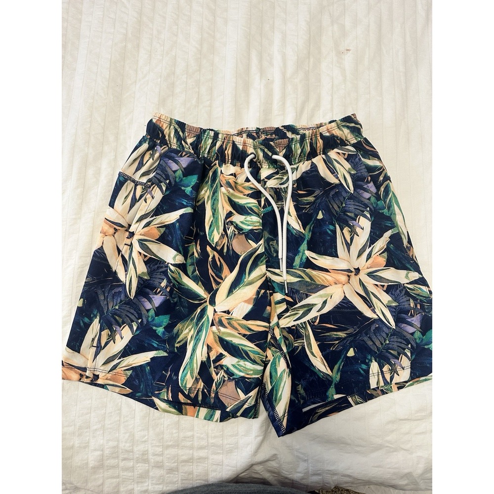 All in Motion Hybrid Resort Floral Navy Moistureโ Wicking Shorts M